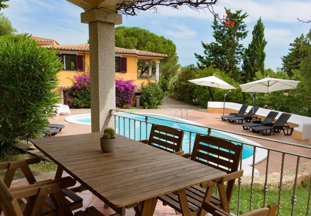 Residence Agrifoglio Monte Petrosu Bagian luar foto